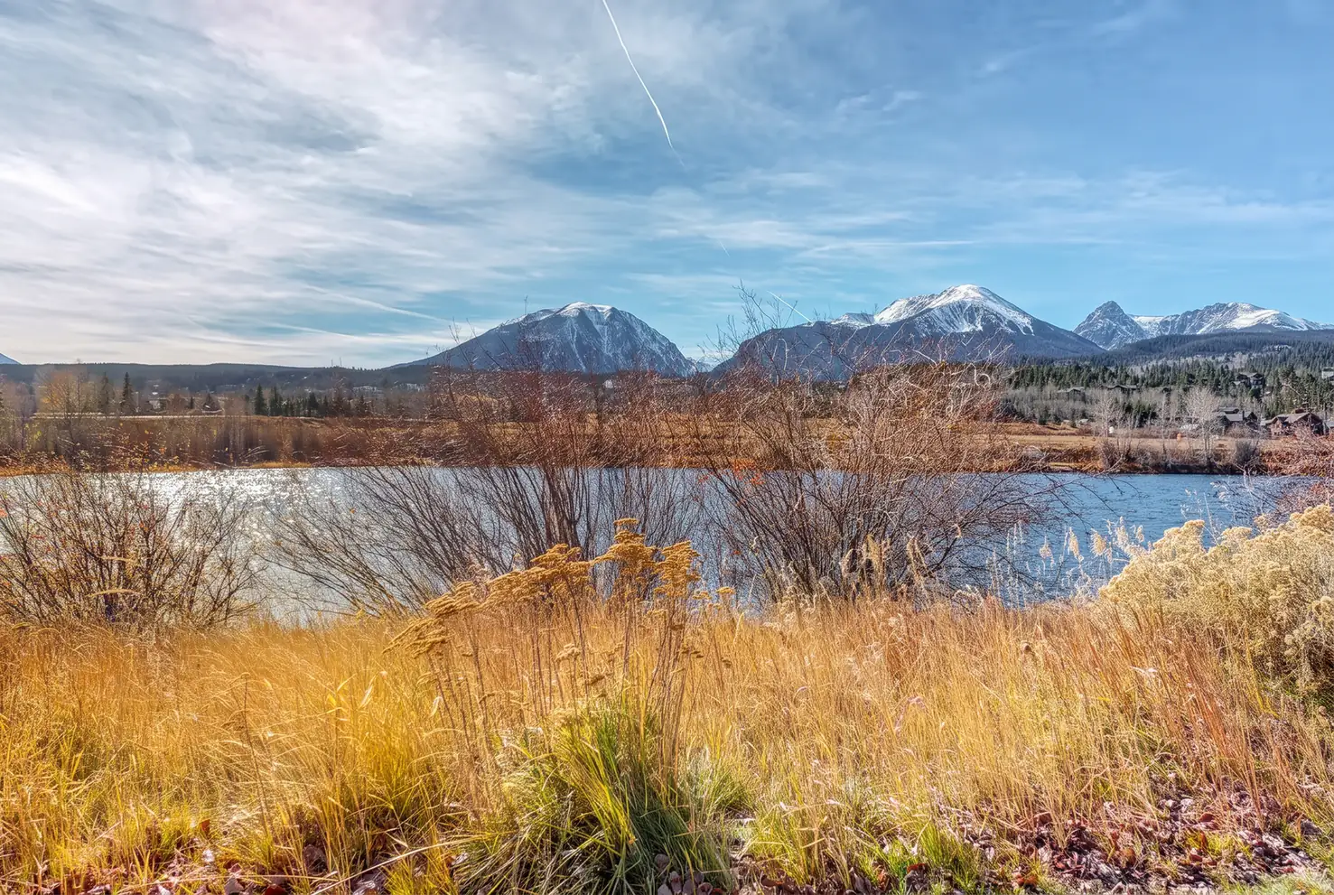 North Pond Retreat, Pond bordered by autumn grasses beneath a broad mountain horizon, waterfront vacation rental in Silverthorne, Colorado