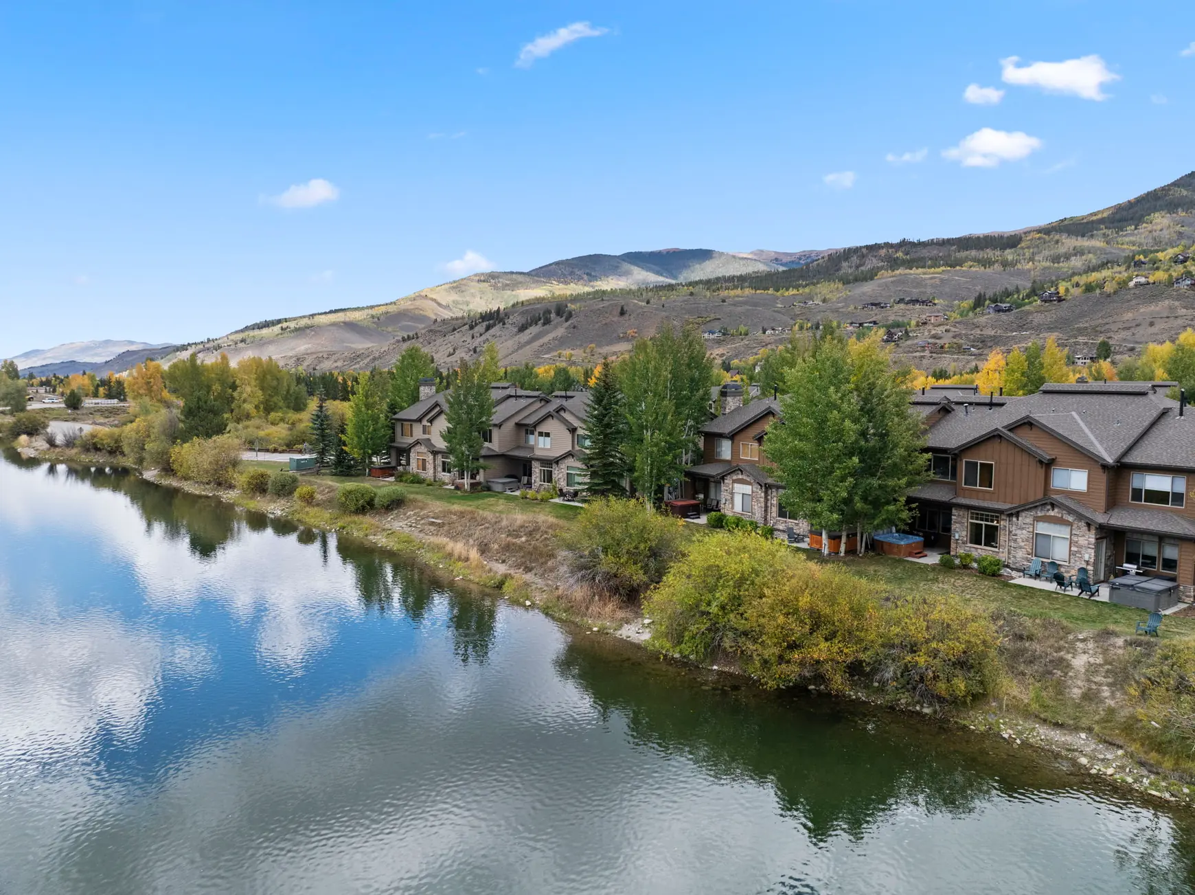 North Pond Retreat, Pond reflections beside waterfront homes and trees beneath the surrounding hills, waterfront vacation rental in Silverthorne, Colorado